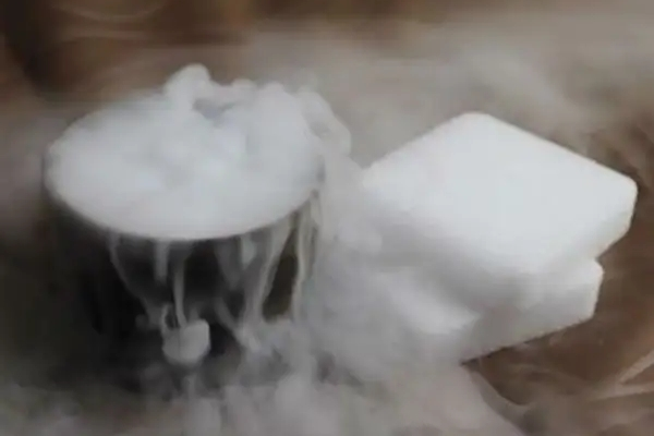 干冰要放多少度的水才会融化